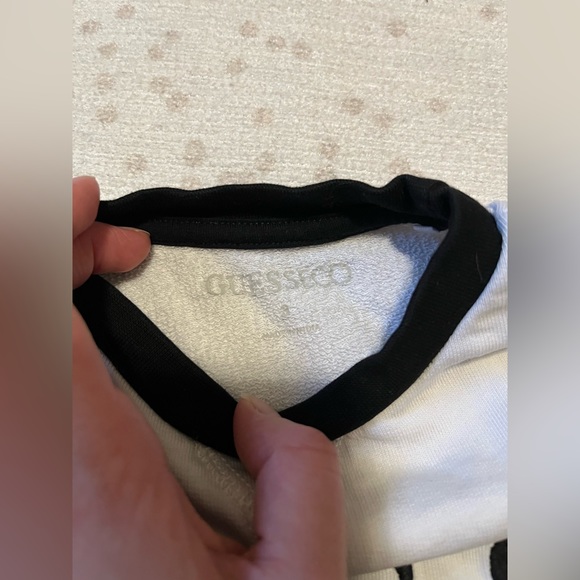 Guess Sweatshirt - Picture 3 of 4